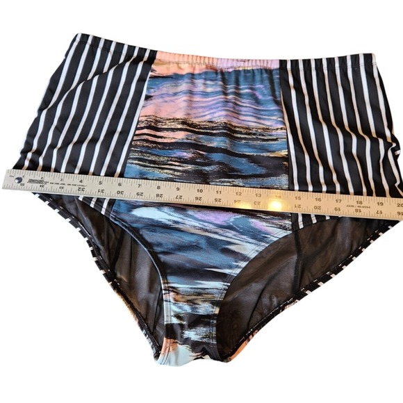 NWT Torrid Bikini Bottom Plus Size 0 Striped Abstract Pattern Shoreline Marble - Picture 3 of 4